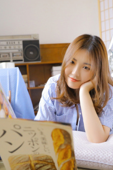 男女一边摸一边脱